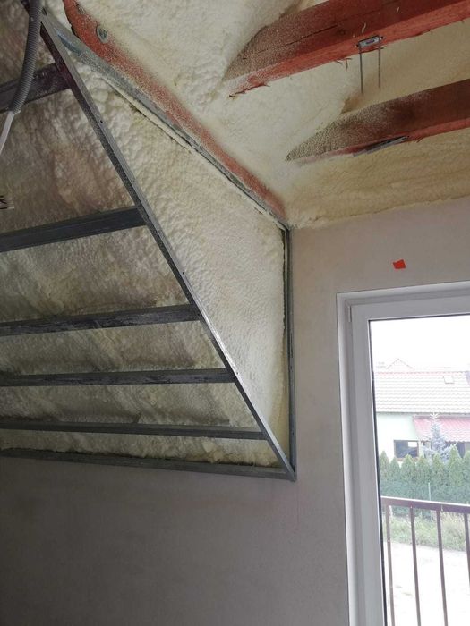 Piana pur izolacje ocieplanie docieplanie dach strop stropodach hala
