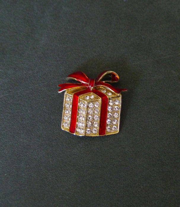 Alfinete / Broche / Pregadeira Presente c/ Laço Vermelho NOVO