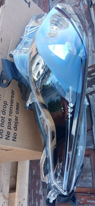 Toyota Yaris 4 IV reflektor lewy soczewka