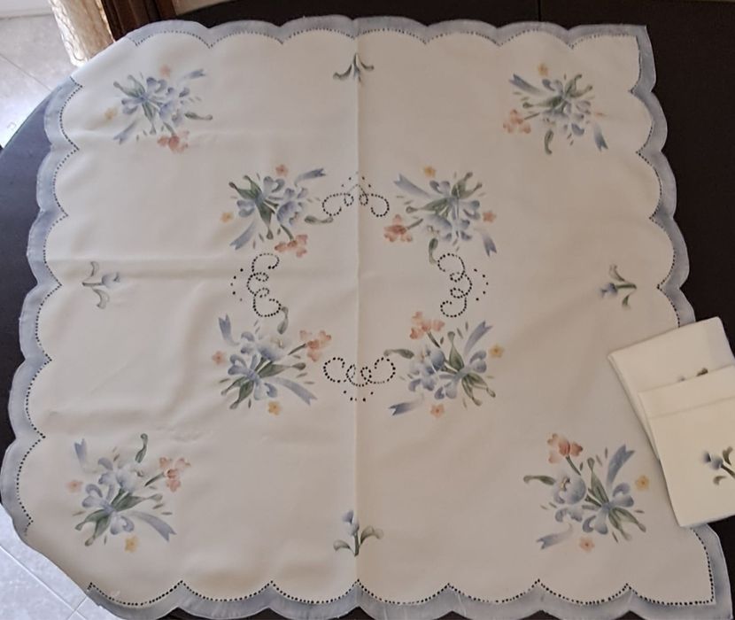 Toalha de mesa 85x85 e 3 guardanapos