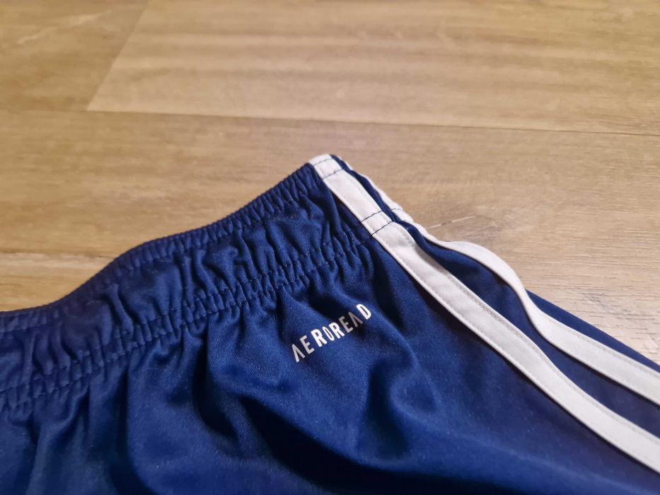Spodenki damskie Adidas – granatowe z białymi wstawkami, rozmiar S