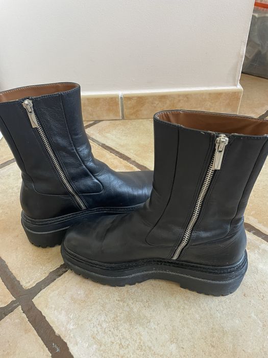 Botas pretas de cabedal em bom estado da Zara