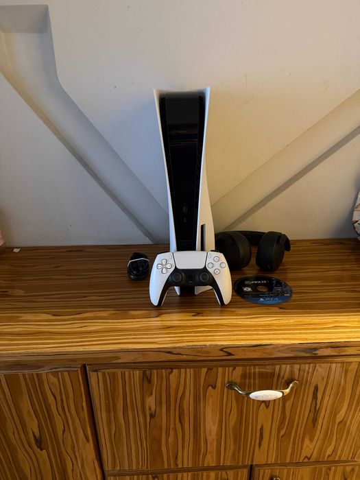 [PS5] Konsola SONY PlayStation 5 z napędem + Pad + Słuchawki + GraFIFA