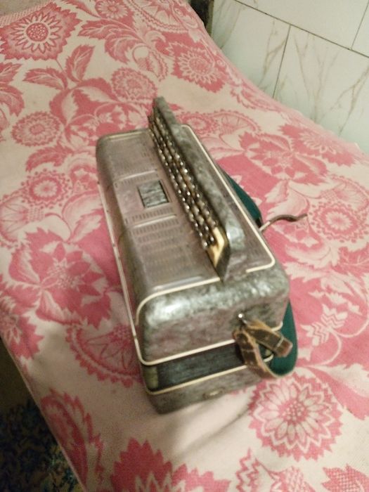 Продам баян Мелодия гарний стан.