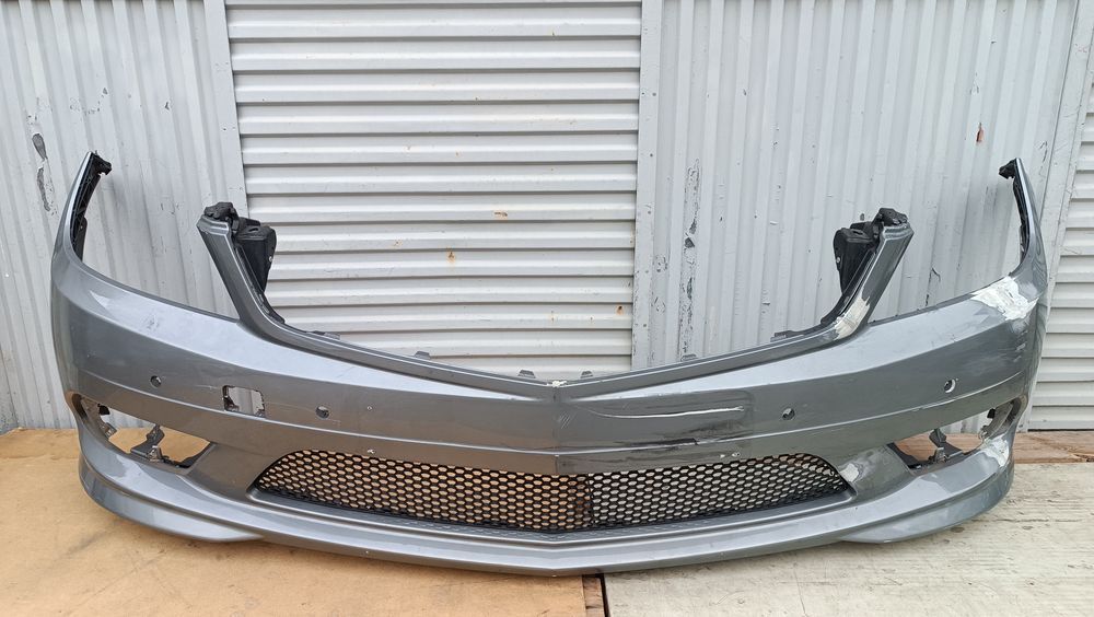Vendo parachoque de frente Mercedes C Class W 204 AMG sport 2006/10