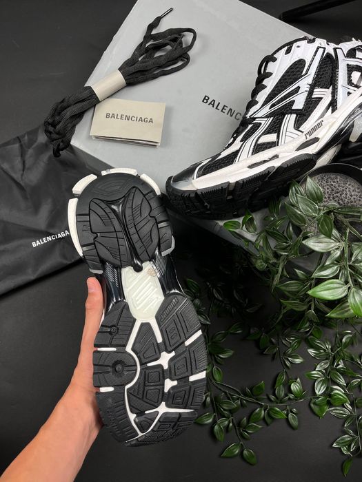 Кросівки Balenciaga Runner.