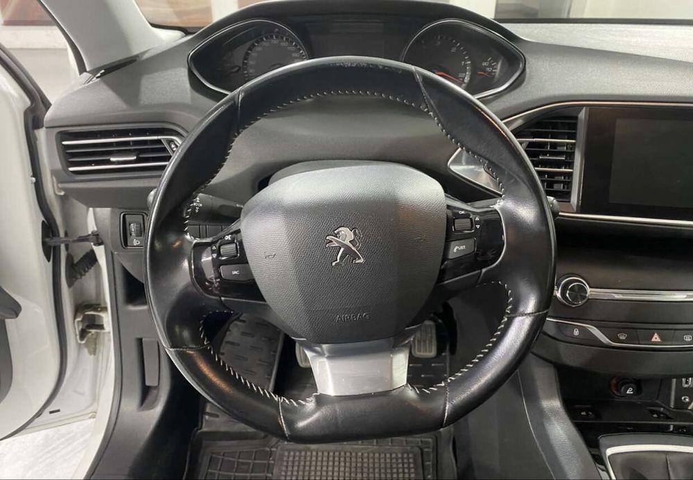 Пежо Peugeot 308 2017