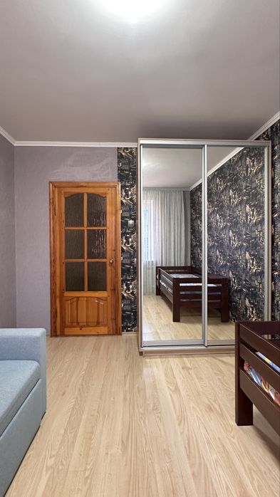 Продаж 3к  мікрорайон озерна