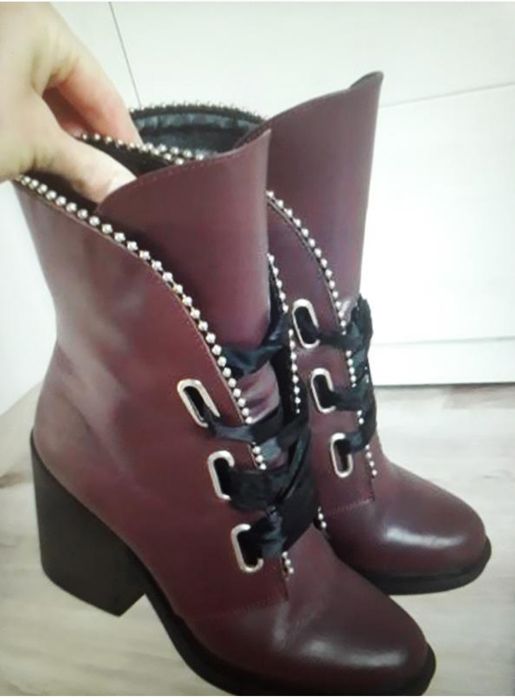 Демісезонні шкіряні ботинки.