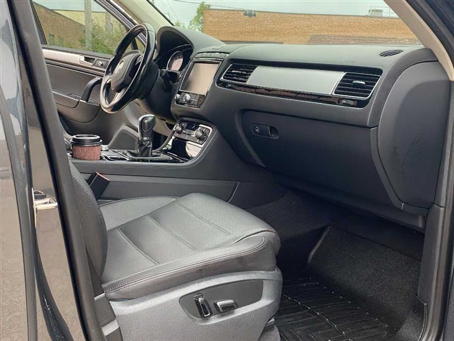 Volkswagen Touareg      2015