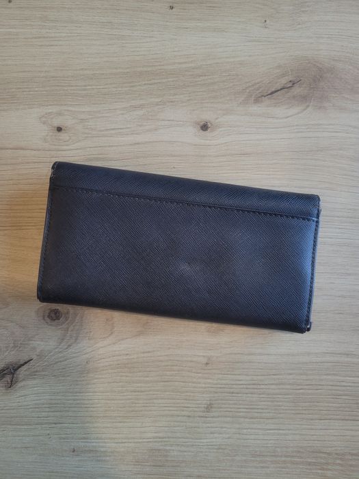 Czarny portfel calvin klein podłóżny