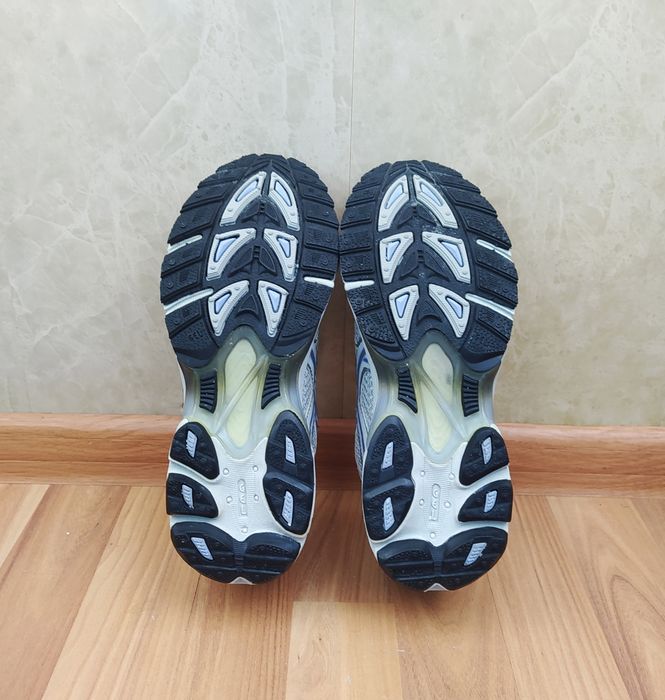 ASICS - жін.кросівки 40р.