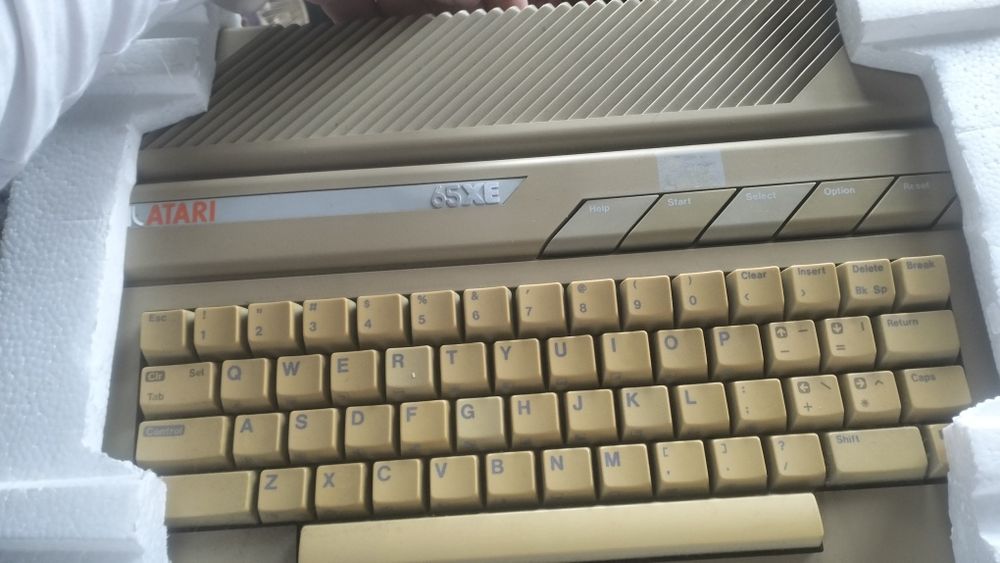 ATARI 65XE  Sprzedam