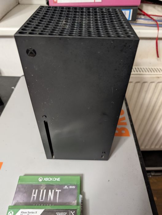 Xbox Series X 1 TB + Diablo IV + Hunt