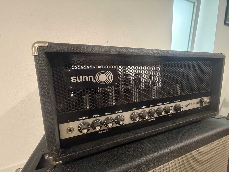 Amplificador de guitarra Sunn O))) Model T - Fender RI - com coluna
