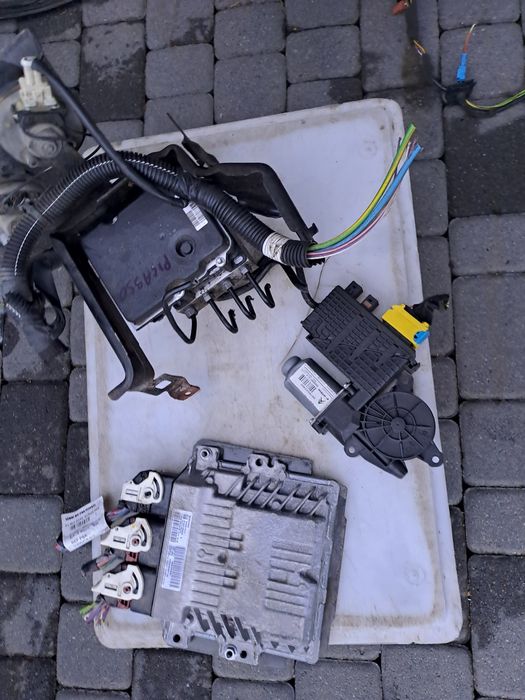 Бампер,капот,дзеркала Сітроєн Пікассо С4. 2013р.Перед комплектом.