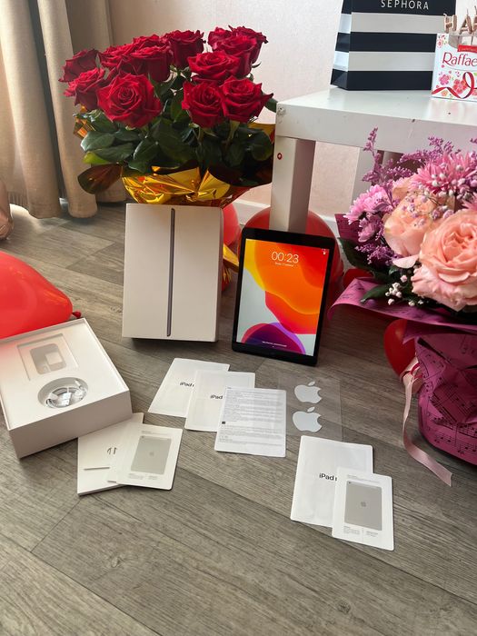 Tablet Apple iPad 7  w bardzo dobrym stanie