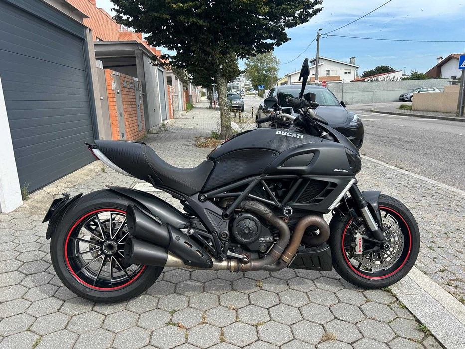 DUCATI Diavel 1200 black possivel credito 150€