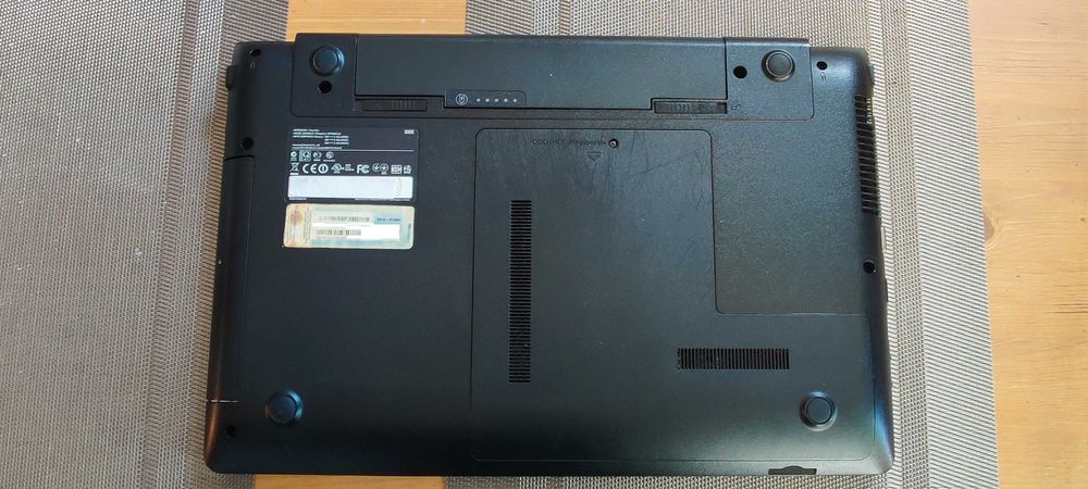 Samsung 300E -15,6 cala -Core i5 4x3,00 GHz -6GB Ram -250GB SSD -Win10