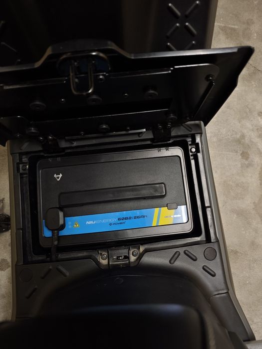 Mota Scooter Elétrica NiU N1S C/Nova