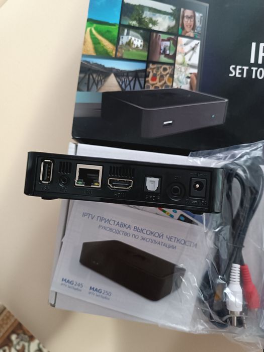 Смарт приставка IPTV MAG 250 нова.