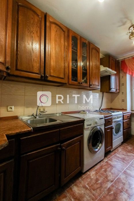 4-к. квартира з меблями та ремонтом за вул. Відродження