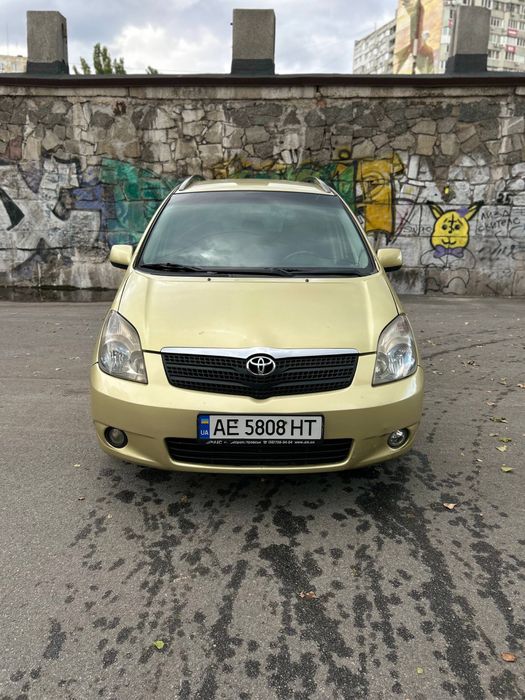 toyota corolla verso автомат