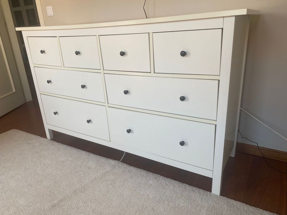 Cómoda IKEA HEMNES 8 gavetas — velatura branca | Muito bom estado