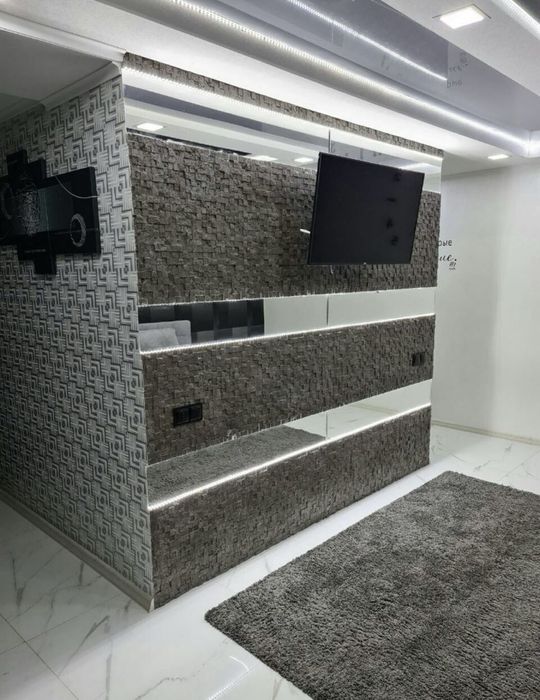 Сдам 1-комнатную квартиру с видом на площадь, центр города!