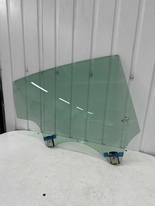 Скло Праве заднє переднє Tesla MY 22 M3 18- MS 16-21 скло праве Тесла