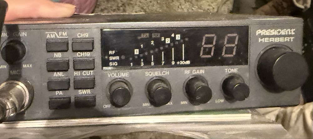 President Herbert I – CB radio