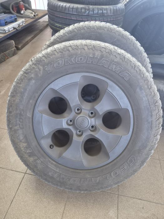 Vendo 4 jantes com pneus wrangler