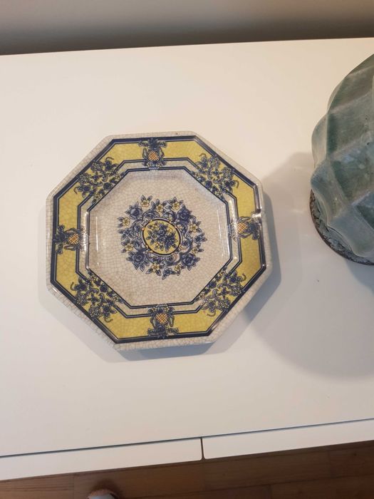 Prato antigo com suporte