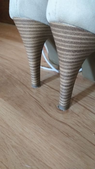 Buty wiązane Lasocki 37