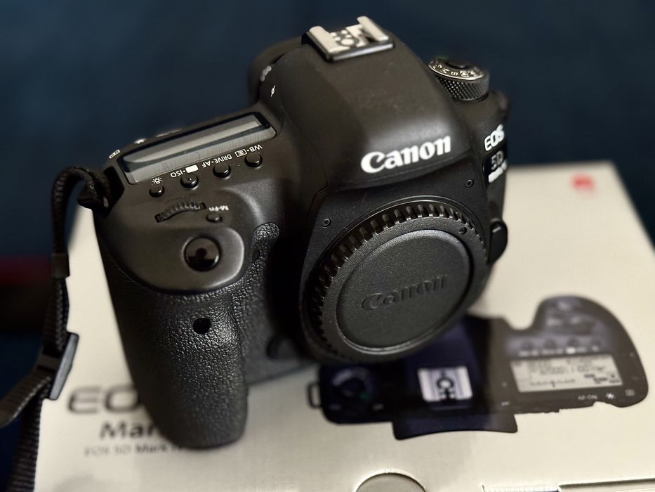 Canon EOS 5D mark IV (5tys zdjęć) + EF 16-35mm+ EF 100mm+ EX DG 28-80