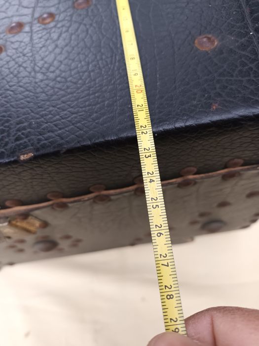 Pequeno baú muito antigo