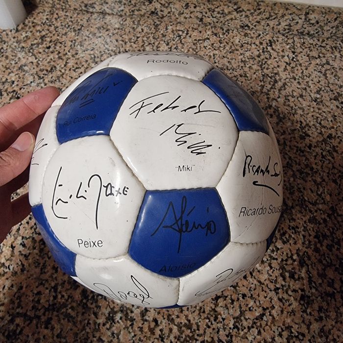 Bola do Futebol Clube do Porto, da Kappa.