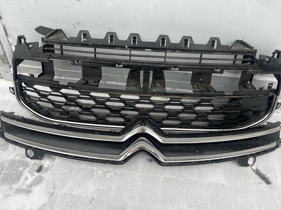 Citroen c4 grand picasso решітка радіатора.