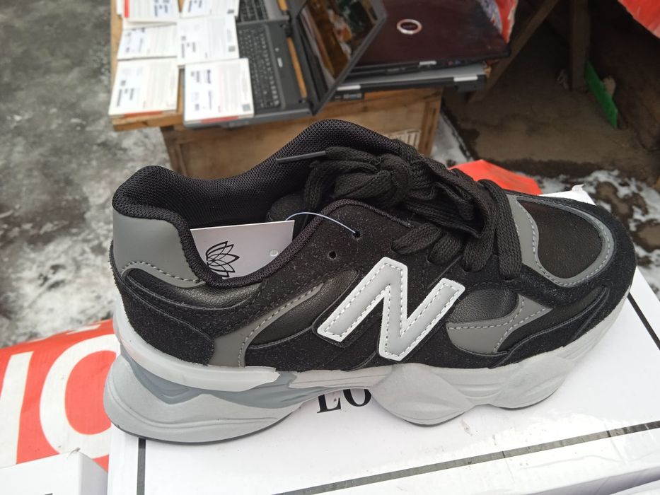 Кросівки унісекс нові