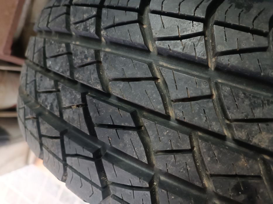 Roda de jipe 245/70-16 + caixa de proteção