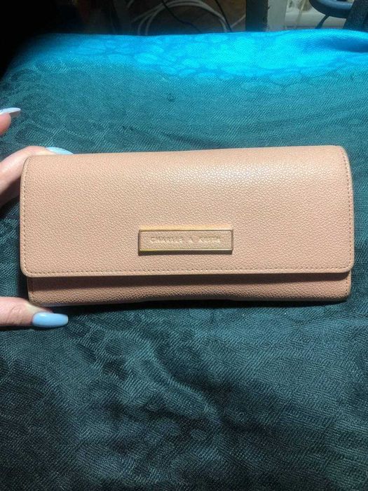 Кошелек Charles & Keith