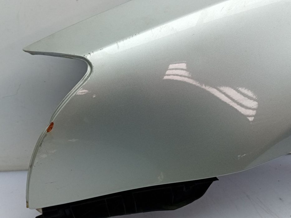 Guarda-lamas esquerdo TOYOTA Avensis Sedan (_T22_)