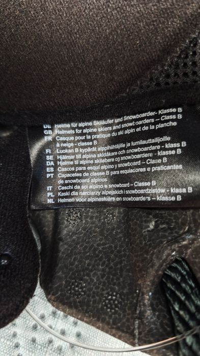 Capacete e óculos de neve