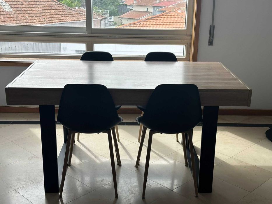 Mesa de jantar madeira muito resistente com ou sem as cadeiras