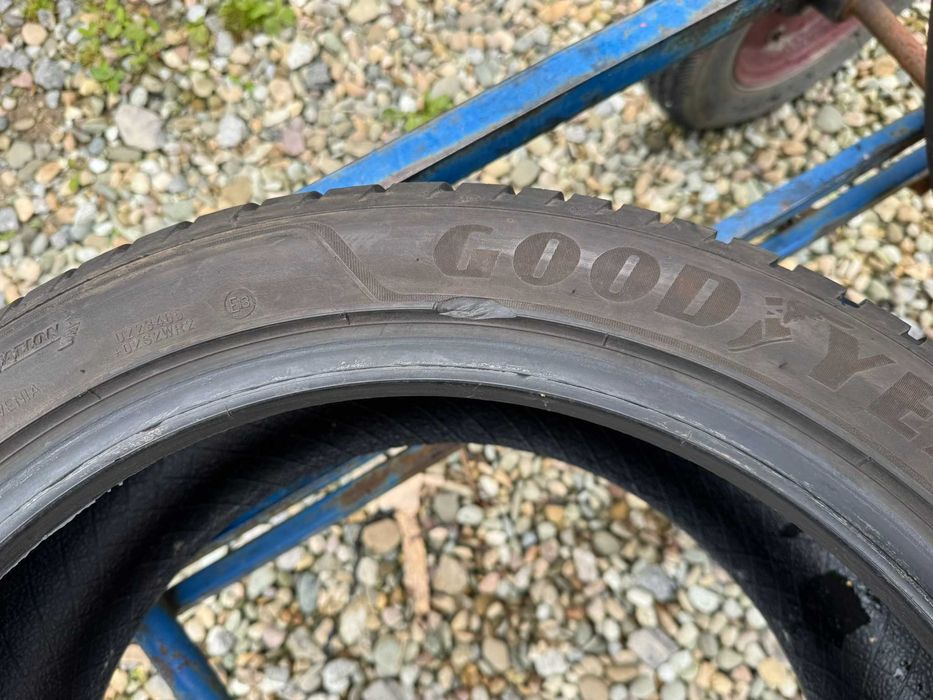 Opony 235/45R18 GoodYear Wielosezon 2szt