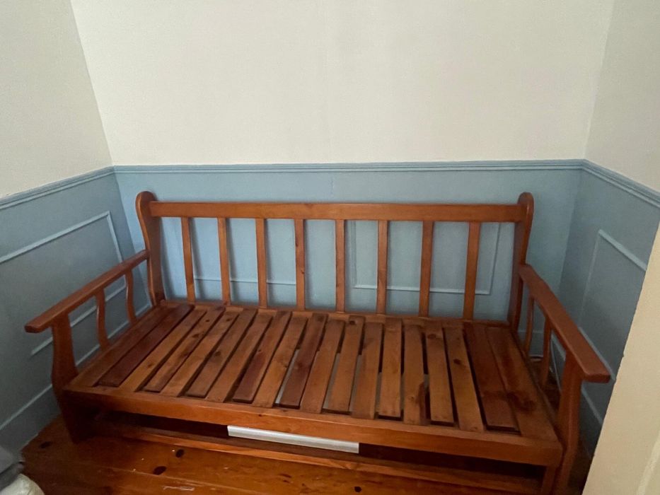 Sofá-Cama Extensível em Madeira Maciça – Prático e Resistente