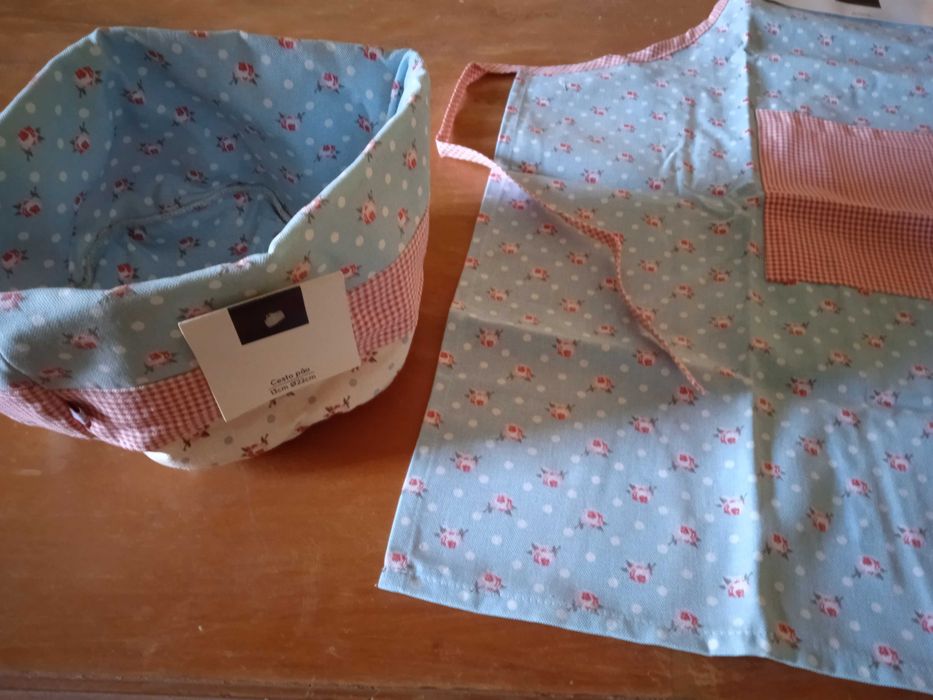 Apron and Bread Basket Set64740601799170127