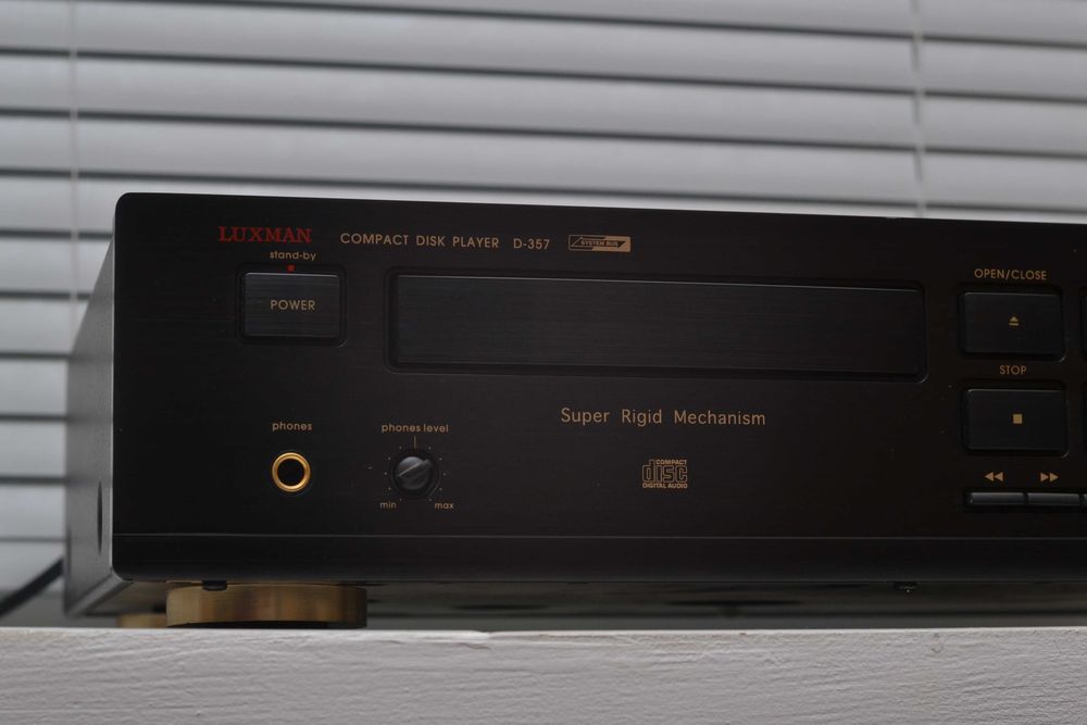 CD проигрыватель LUXMAN D-357