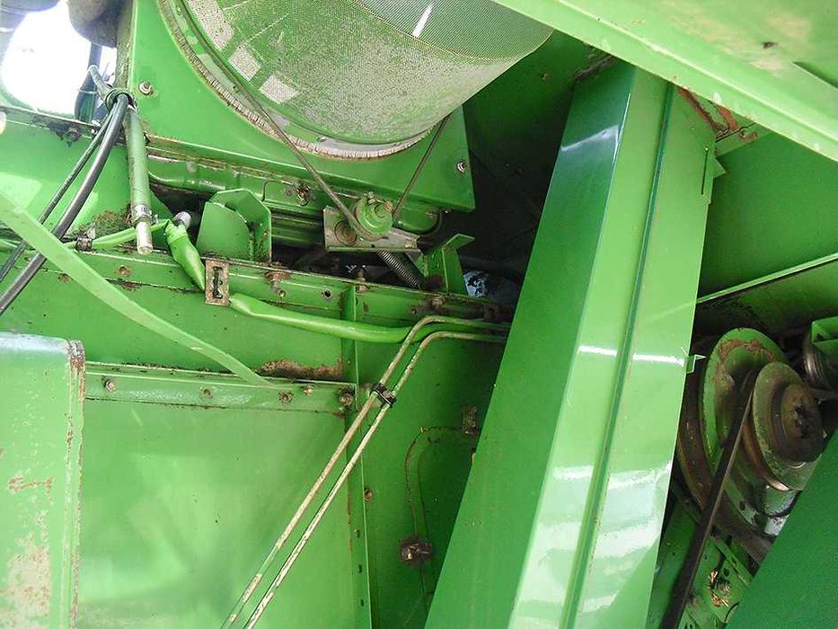 Зерноуборочный комбайн John Deere 1052