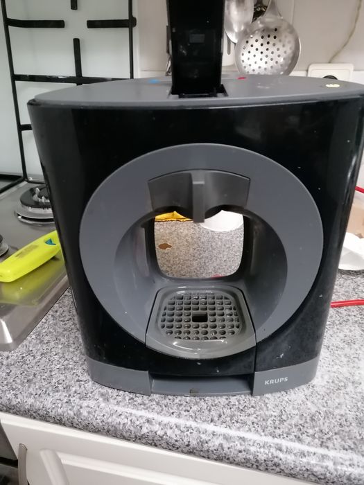 Vendo para desocupar máquina de café dolce gusto